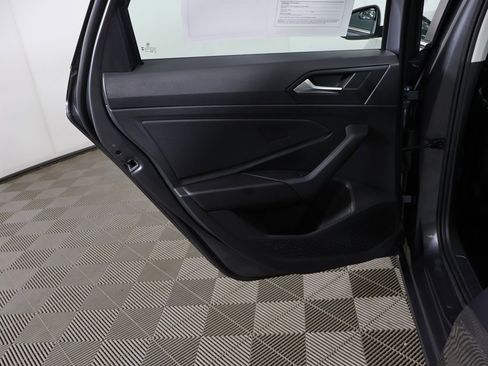 Certified 2023 Volkswagen Jetta SE w/ Panoramic Sunroof Package image 23