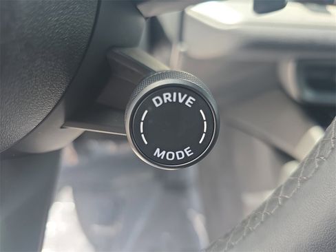 Used 2025 Porsche Cayenne image 37