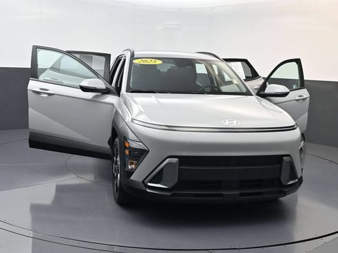 Certified 2025 Hyundai Kona SEL FWD image 31