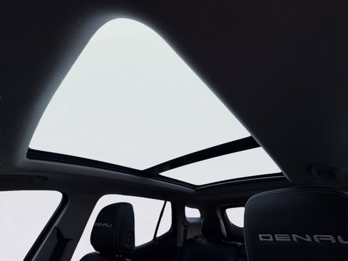 Used 2024 GMC Terrain Denali w/ Denali Premium Package image 9