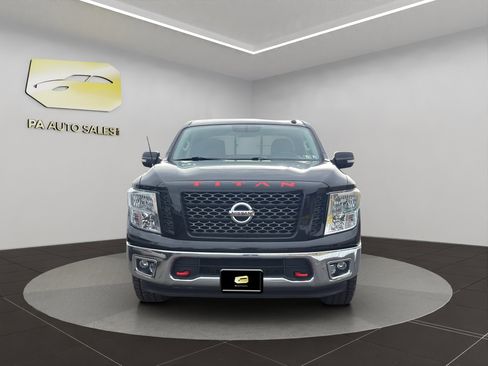 Used 2019 Nissan Titan SV image 2