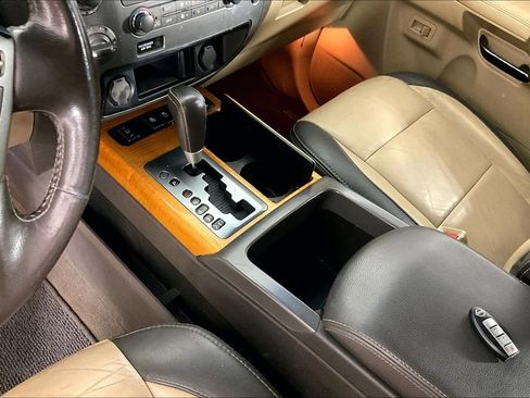 Used 2014 Nissan Armada Platinum w/ Platinum Reserve Package image 18