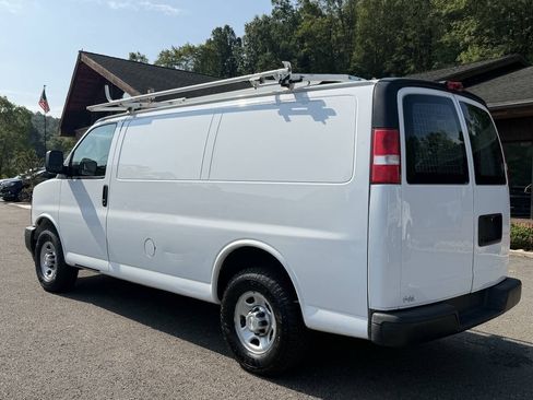Used 2017 Chevrolet Express 2500 RWD image 6
