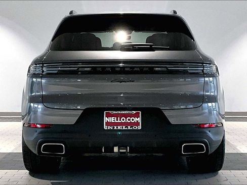 Used 2025 Porsche Cayenne image 9