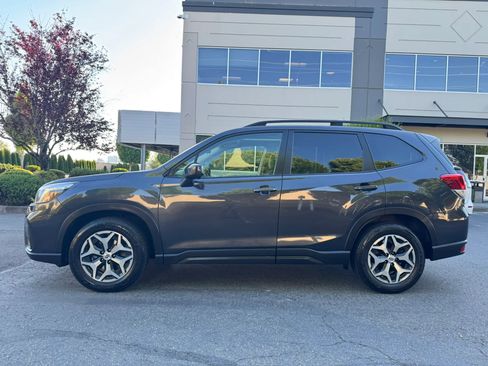 Used 2019 Subaru Forester Premium AWD/4WD image 6