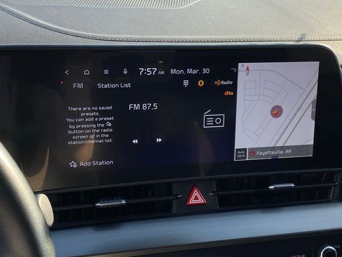 Used 2025 Kia Sportage EX w/ Premium Package image 16