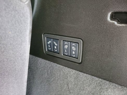 Used 2025 Cadillac XT6 Premium Luxury image 21