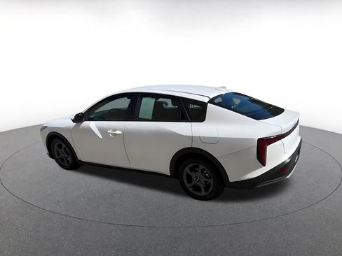 Used 2025 Kia K4 LXS image 10