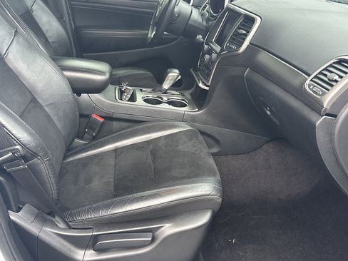 Used 2018 Jeep Grand Cherokee Altitude image 15