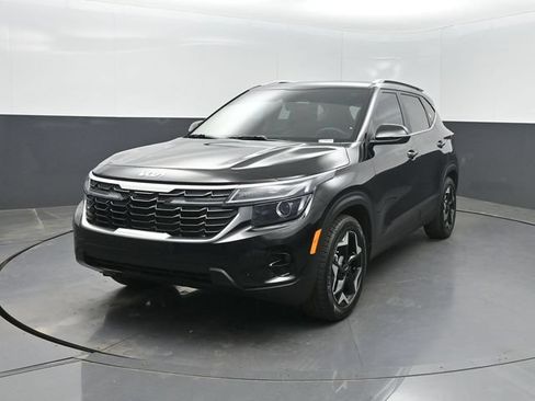 Used 2025 Kia Seltos EX FWD image 2