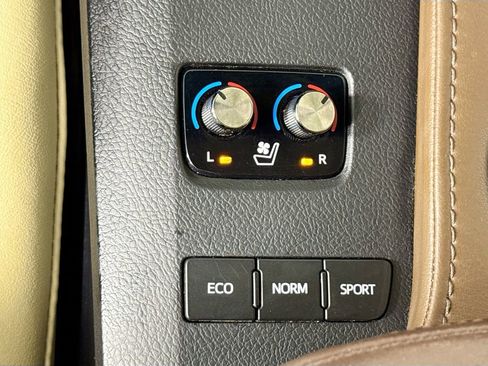 Used 2013 Toyota Avalon Limited image 24