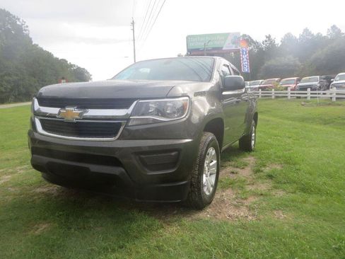 Used 2018 Chevrolet Colorado LT RWD image 2