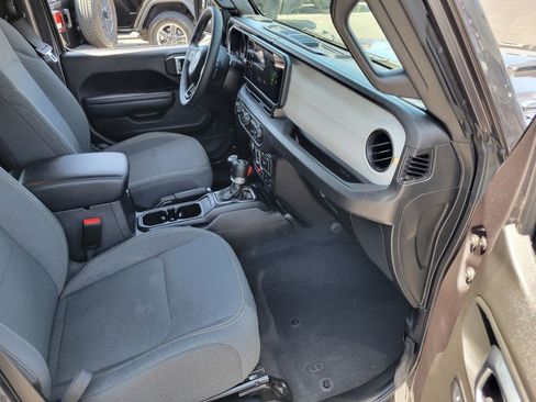 Used 2025 Jeep Wrangler Unlimited Sport AWD/4WD image 17