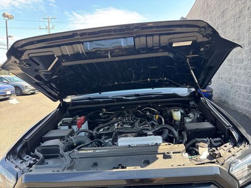 Used 2025 Toyota 4Runner SR5 RWD image 31