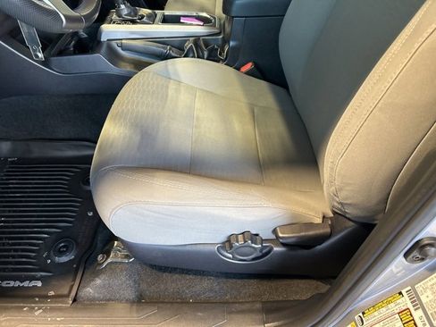 Used 2019 Toyota Tacoma SR5 image 9