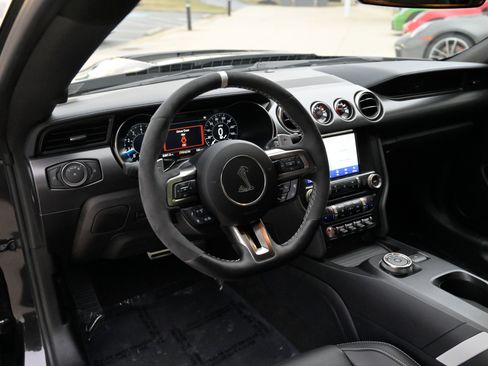 Used 2022 Ford Mustang Shelby GT500 w/ Technology Package image 16