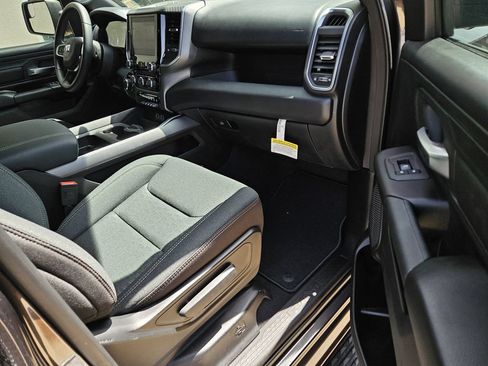 New 2026 RAM 1500 Express AWD/4WD image 7