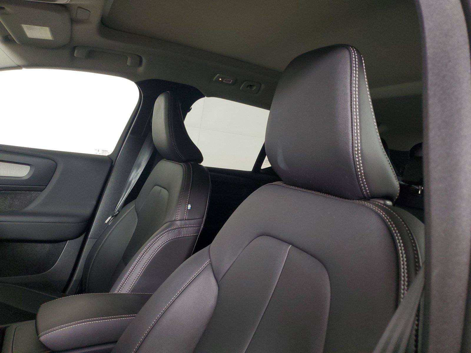 Certified 2026 Volvo XC40 B5 Plus AWD/4WD image 23