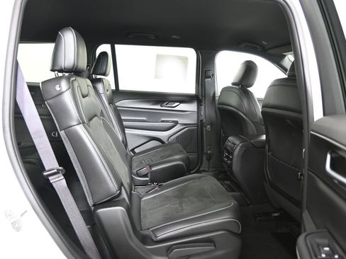 Used 2023 Jeep Grand Cherokee L Laredo AWD/4WD image 15