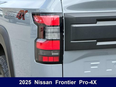 Used 2025 Nissan Frontier PRO-4X AWD/4WD image 37