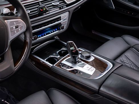 Certified 2022 BMW 750i xDrive AWD/4WD image 13