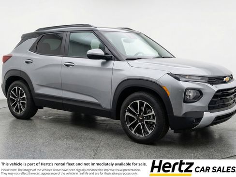 Used 2025 Chevrolet TrailBlazer LT image 1