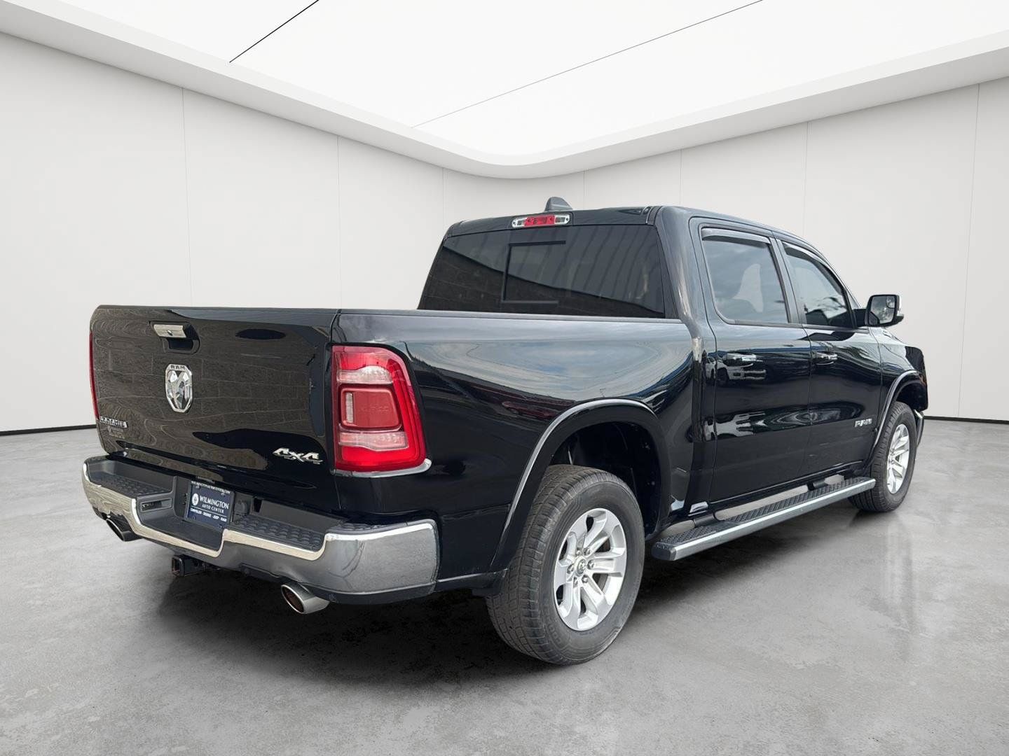 Used 2021 RAM 1500 Laramie AWD/4WD image 2