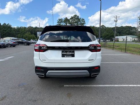Certified 2024 Honda Pilot Touring image 6