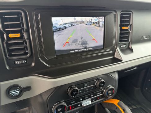 Used 2023 Ford Bronco Badlands image 16