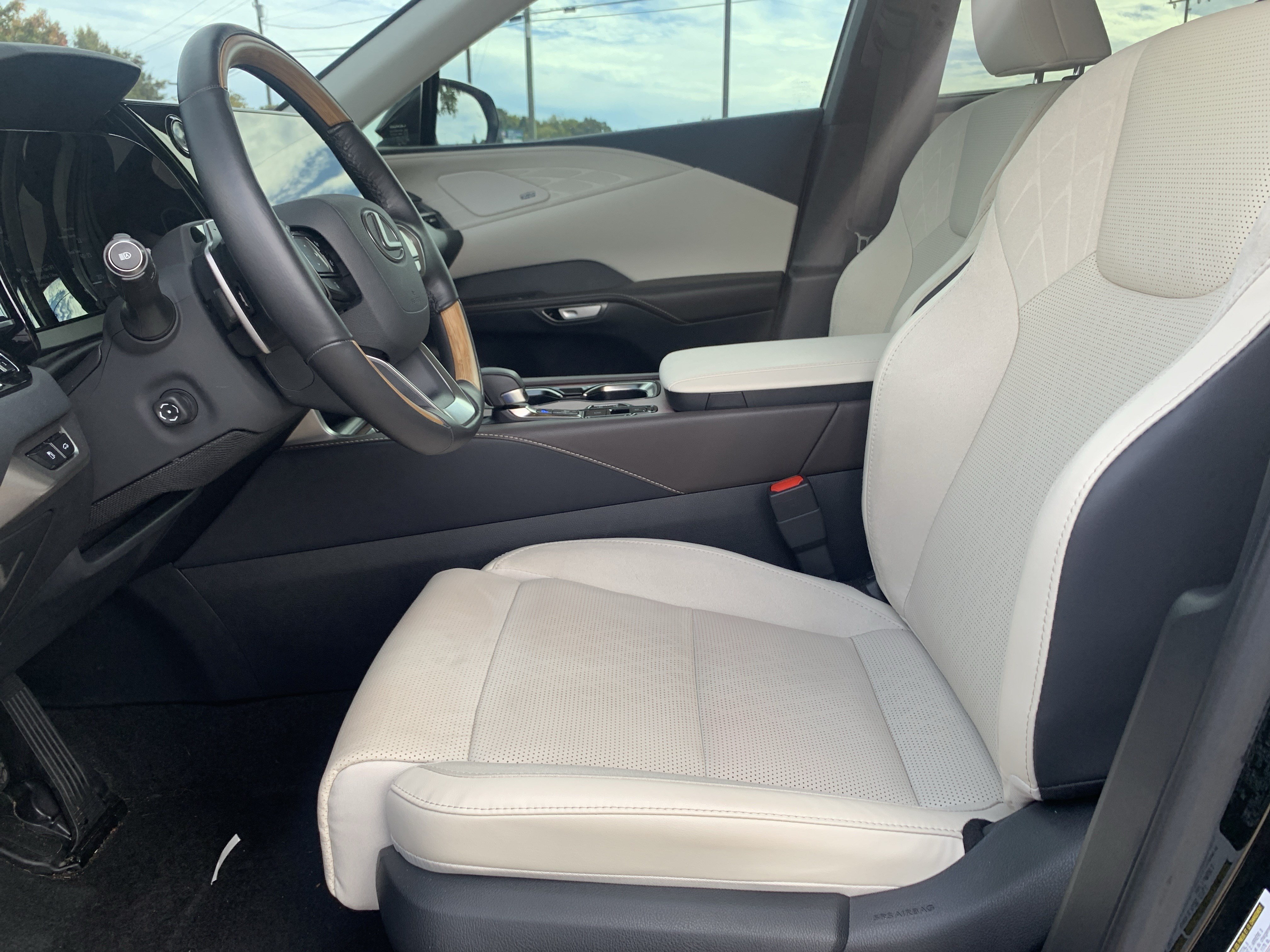Used 2026 Lexus RX 450h AWD w/ Convenience Package image 16