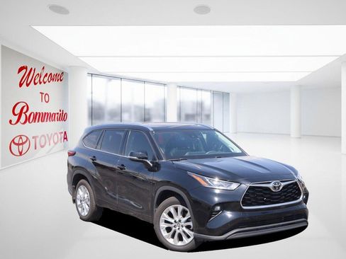 Used 2023 Toyota Highlander Limited AWD/4WD image 2