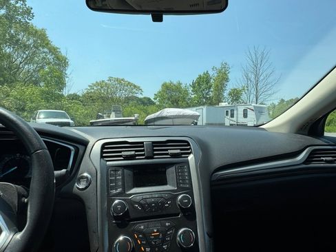 Used 2017 Ford Fusion SE w/ Equipment Group 601A image 10