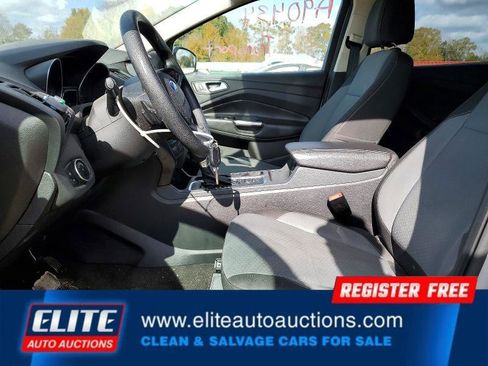 Used 2017 Ford Escape SE w/ Equipment Group 201A image 13