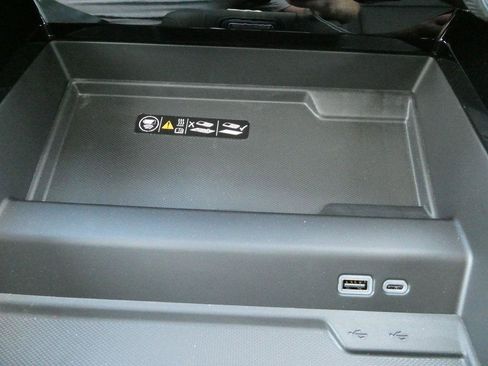 New 2026 Chevrolet Suburban High Country image 29