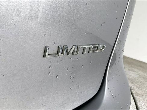 Used 2018 Chrysler Pacifica Limited image 38