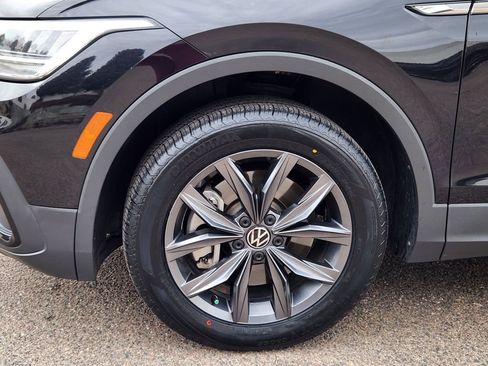 Certified 2022 Volkswagen Tiguan SE image 16