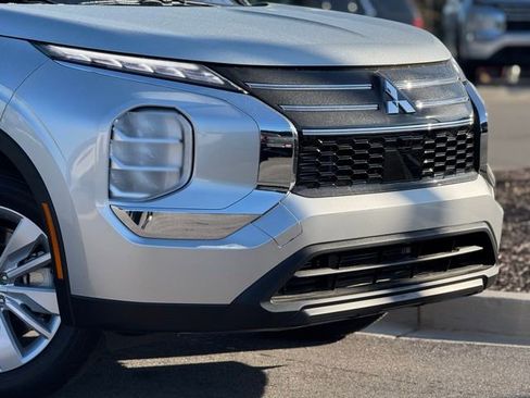 New 2026 Mitsubishi Outlander ES image 3