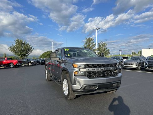 Used 2019 Chevrolet Silverado 1500 Custom w/ Custom Value Package AWD/4WD image 1