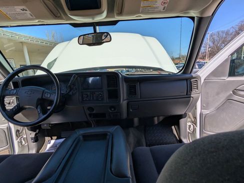 Used 2005 Chevrolet Silverado 2500 LS image 13