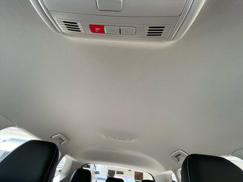 Used 2023 Volkswagen Taos SE FWD image 5