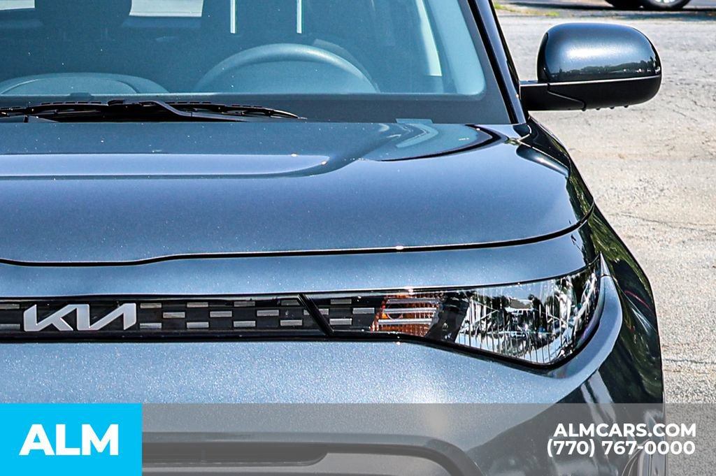 Used 2025 Kia Soul LX w/ LX Technology Package FWD image 14