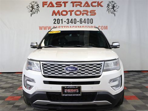 Used 2016 Ford Explorer Platinum image 2