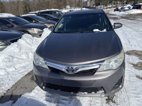 Used 2014 Toyota Camry LE image 4