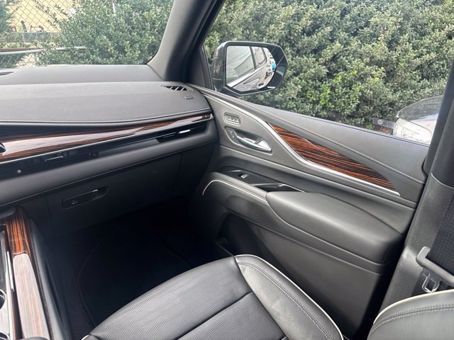 Used 2023 Cadillac Escalade Premium Luxury AWD/4WD image 20
