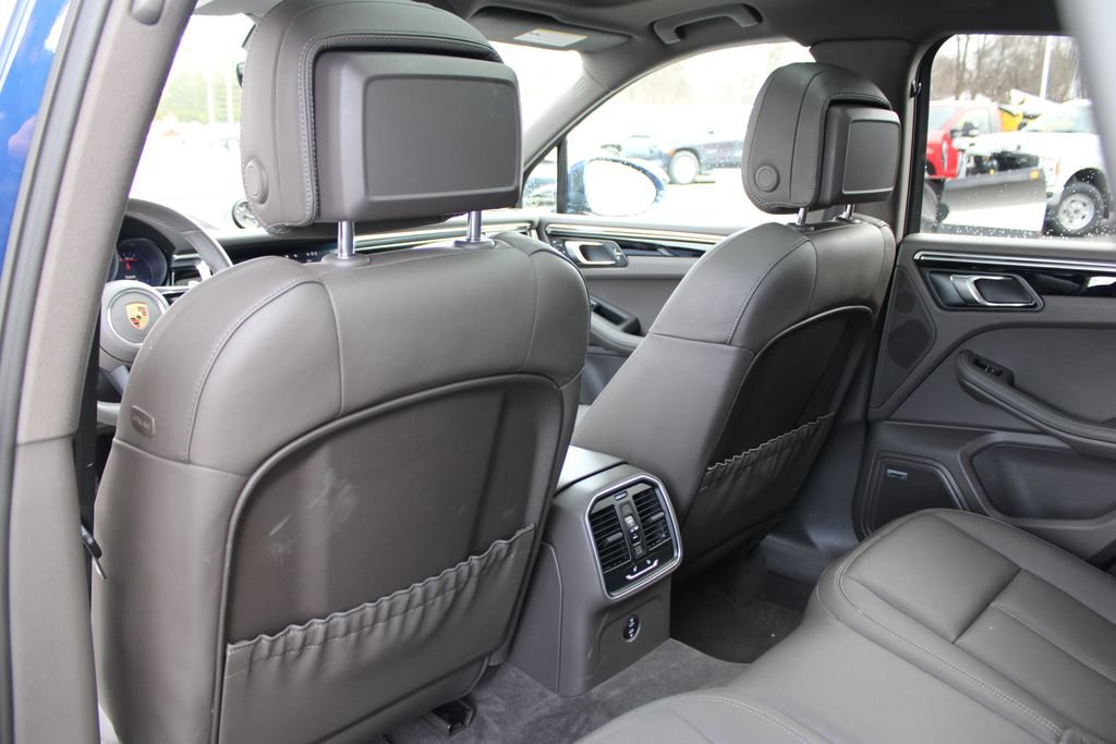 Used 2025 Porsche Macan AWD/4WD image 15