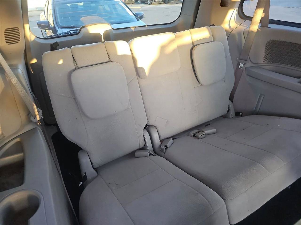 Used 2012 Chrysler Town & Country Touring FWD image 13