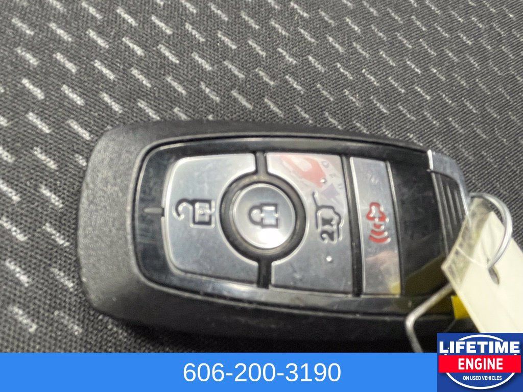 Used 2025 Ford Escape ST-Line AWD/4WD image 32