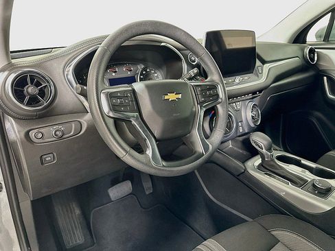 Used 2025 Chevrolet Blazer LT FWD image 9