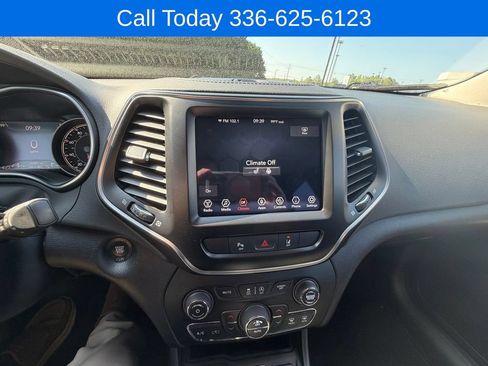 Used 2021 Jeep Cherokee Latitude Lux w/ Sun & Sound Group AWD/4WD image 27