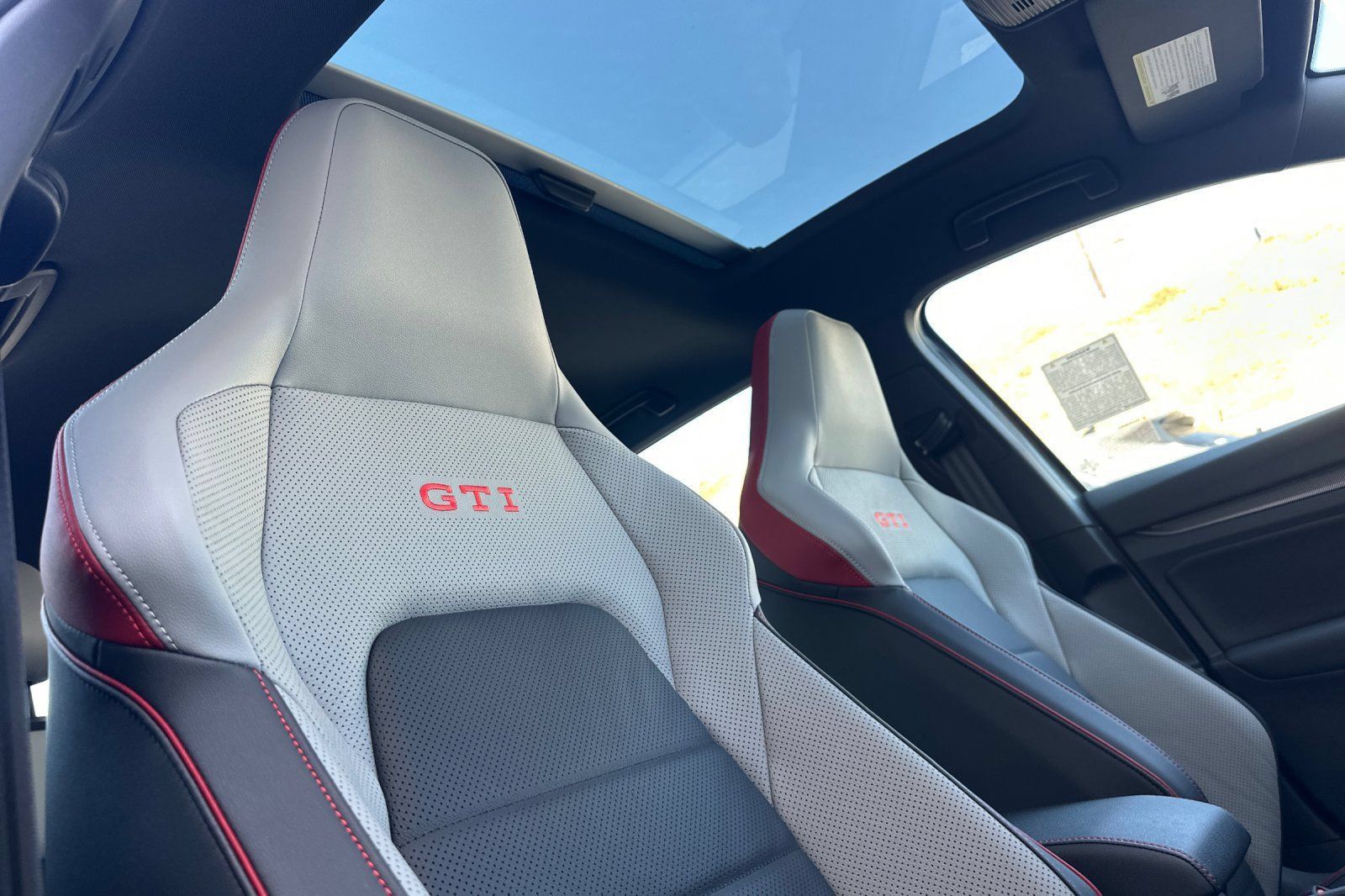 New 2026 Volkswagen GTI SE FWD image 15